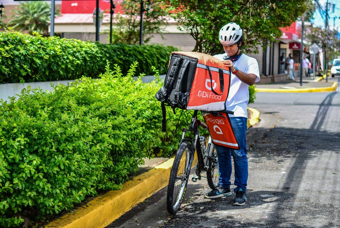 repará y disfrutá un maratón de la saga de Rápidos y Furiosos a través de  DiDi Food & Carl's Jr.